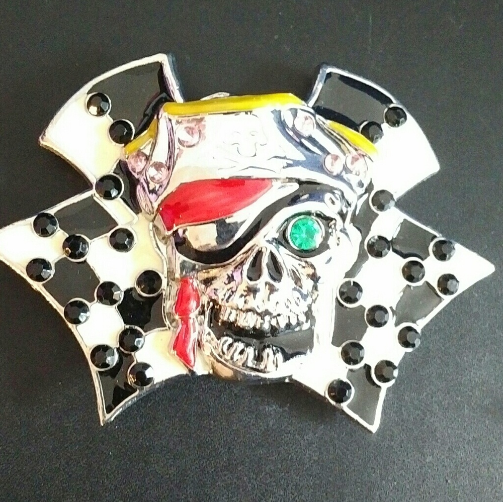 Skull buckle